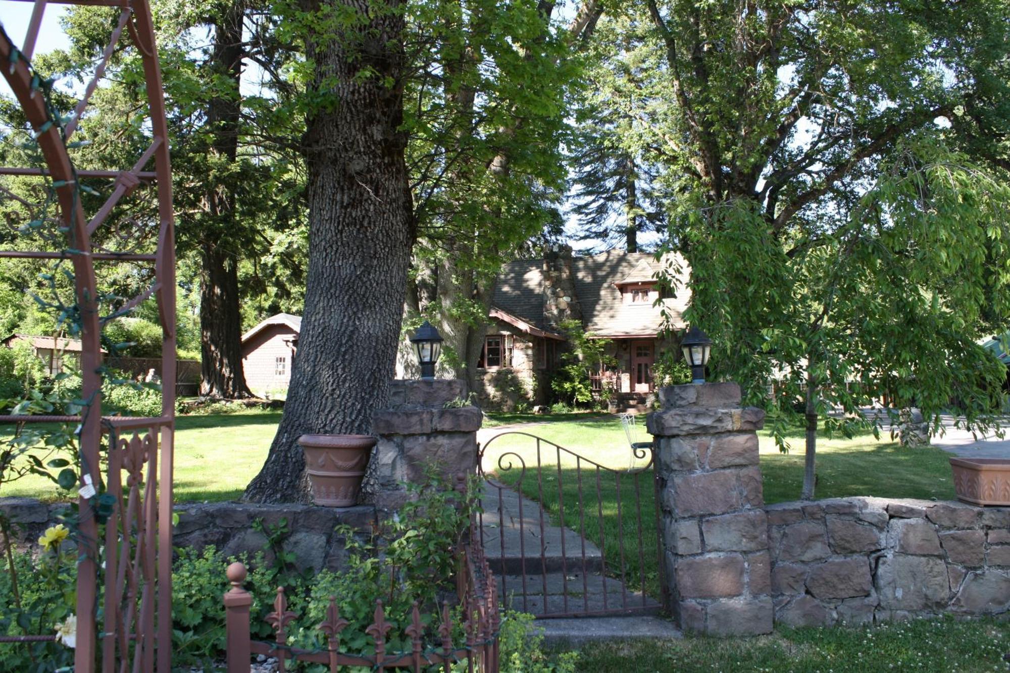 Strawberry Valley Inn Mount Shasta Exterior foto